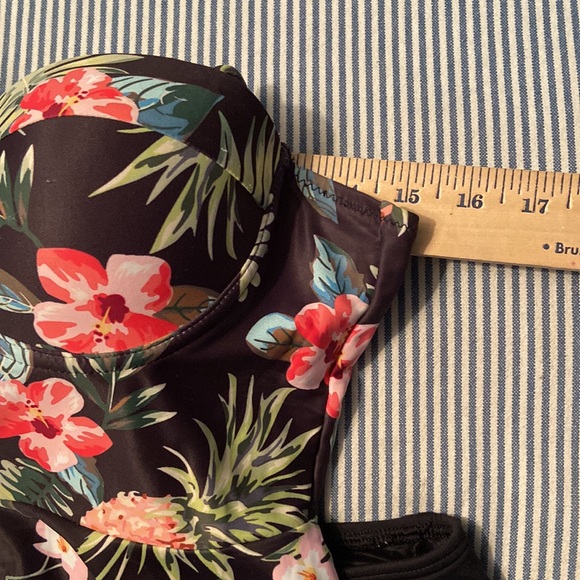 Swim Bundle 2 tops and skirted bottom - Picture 8 of 10